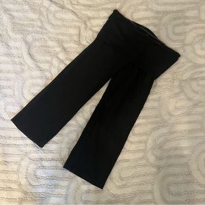 Pink yoga sequined capris leggings